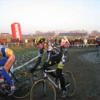 azencross-cv-sm-jeremy powers trailing bart aernauts with heule in tow.jpg